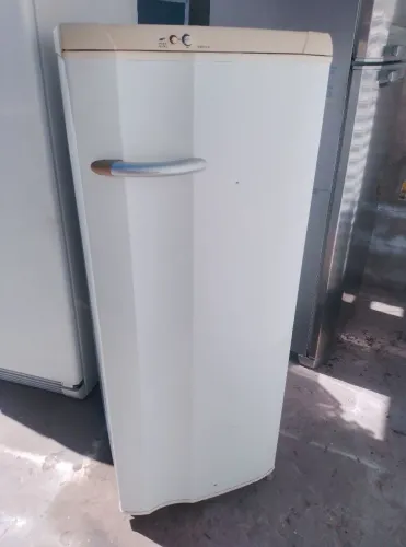 Vendi geladeira Electrolux re 28 de 280 litros degelo prático gelando bem 