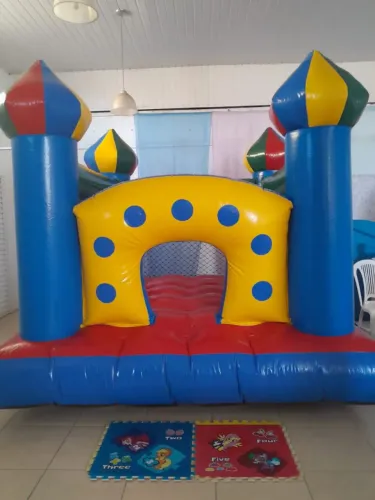 Aluguel de brinquedos e barracas de lanches 