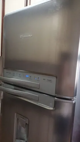 Vendo geladeira Electrolux inox