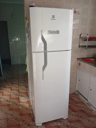 Geladeira com Nota de 470 L