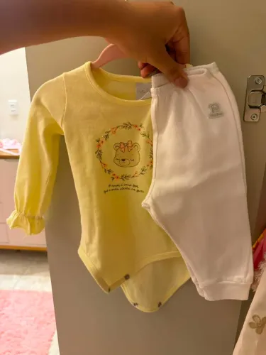 Roupas de neném