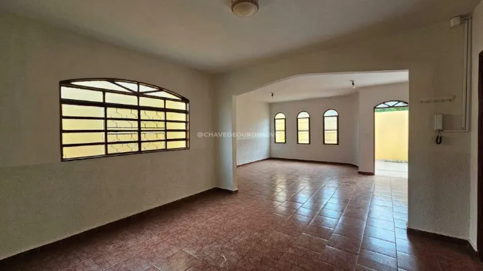 Casa no Bairro Olinda de 04 quartos, sendo 01 suíte