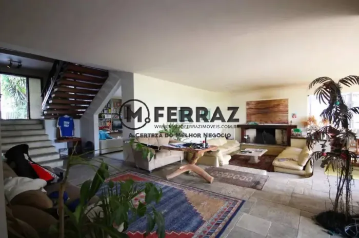 Casa exclusiva com projeto assinado à venda no Pacaembu