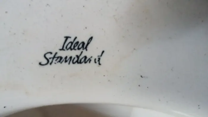 Vaso sanitário Ideal standart com caixa acoplada porém sem a tampa da mesma 