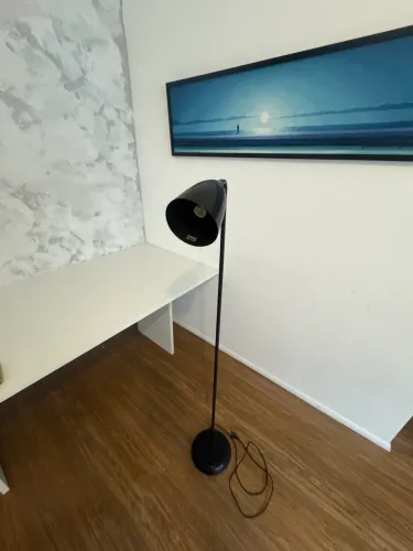 Luminária de piso Tok&Stok - Design Minimalista
