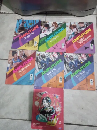 Livros do 7ano ZAP * valor 800.0