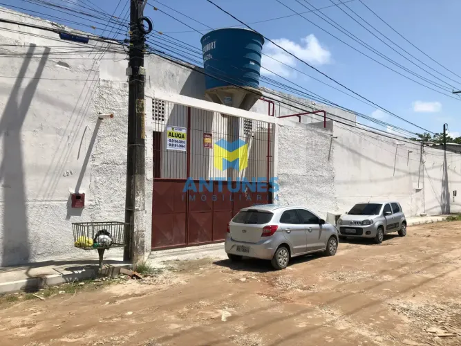 Alugue na Imbiribeira, galpão com 1.150m². Possui sistema de hidrante