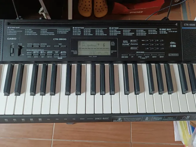 Teclado Casio CTK-3500, Vendo ou troco bebê conforto/berço 