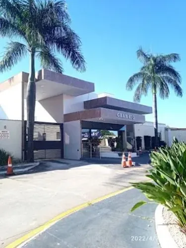 Apartamento de 2 Quartos - Armários - Varanda - Bairro Santa Rita