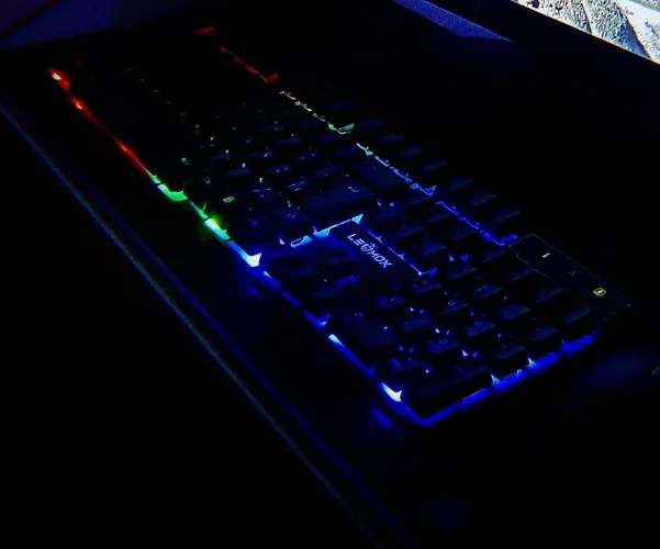 Teclado lehmox semi-mecanico com LED
