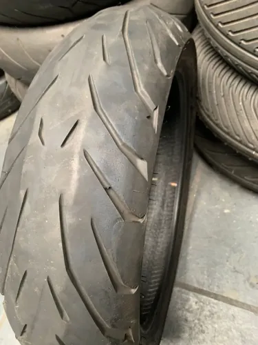 Pneu moto Pirelli Angel ST 160/60-17 - usado