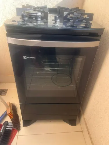 Fogão 4 bocas Electrolux Preto Efficient Mesa Vidro, Tripla Chama e PerfectCook 