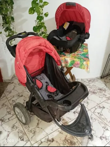 Carrinho de bb com bb conforto