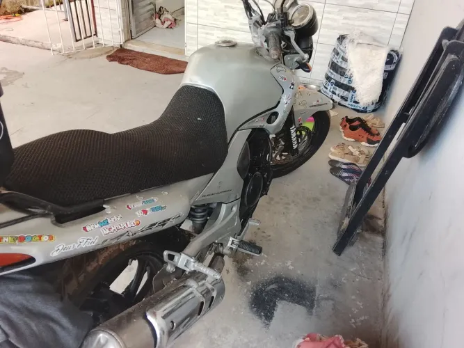 Vendo Yamaha fazer 250, valor R$ 7.800.00 reais