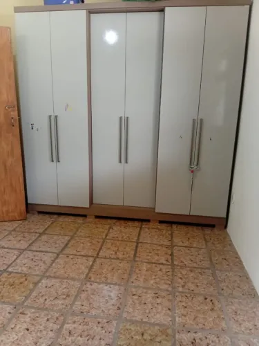 Guarda roupas em perfeito estado 