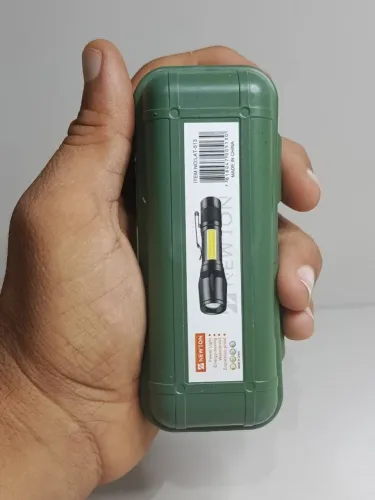Mini Lanterna LED Recarregável USB + Case - Forte e Portátil