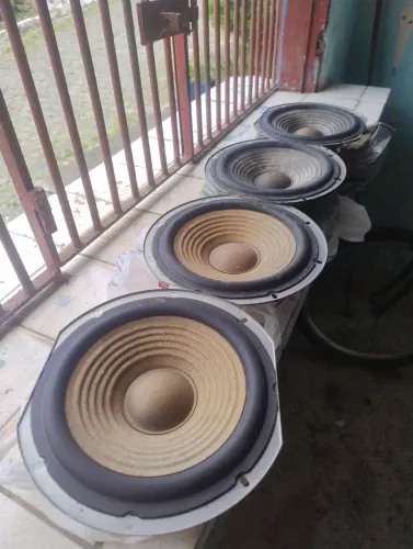4 Alto falante 8 P Sony 150 w RMS Cada
