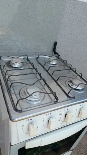 Vendo fogão de 4 bocas usado