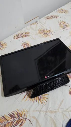 TV LG 24 polegadas tela danificada