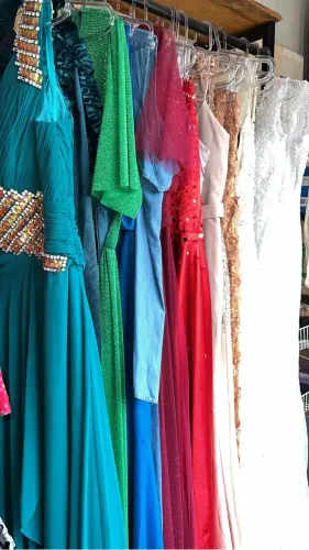 Lote de roupas para brechó