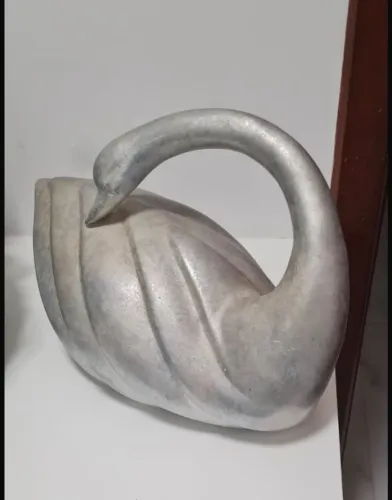 Escultura Decorativa Cisne Vintage - Elegância e Sofisticação para sua Decoração
