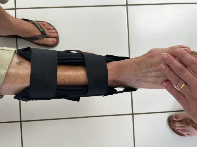 Suporte ortopédico para tornozelo