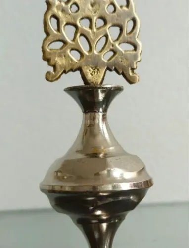 Antigo Perfumeiro Árabe em Metal Trabalhado 