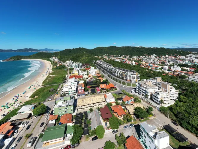 Casa com elevador em condomínio de luxo