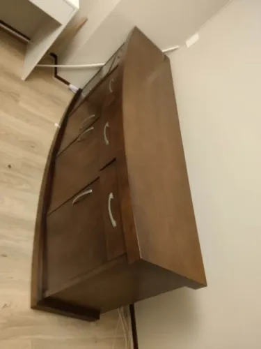 Estante em madeira, não é MDF