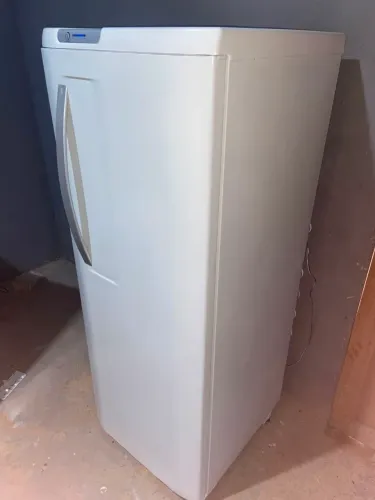 Geladeira Electrolux frost free semi nova. $550