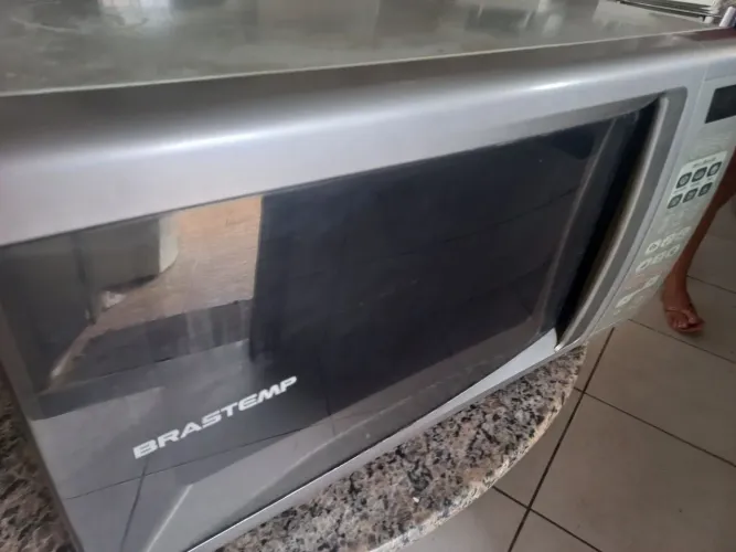 Vendo micro-ondas inox Brastemp <br>Inox<br>30 litros<br>480,00