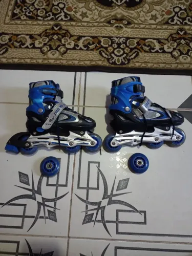 Vendo patins numeração 32 ao 35 ele expandi