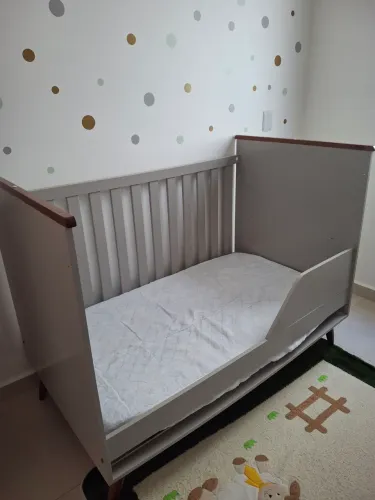 BERÇO QUE VIRA CAMINHA *Com colchão!