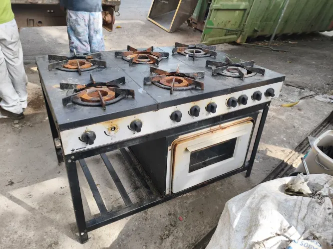 Fogão INDUSTRIAL 6 bocas mais FORNO