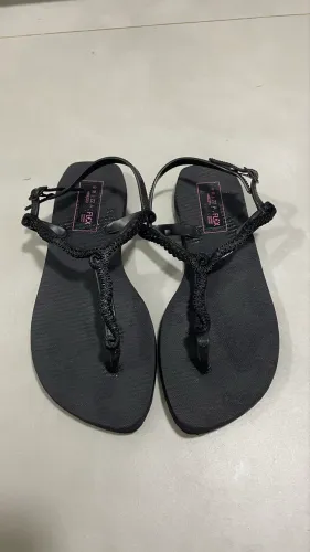Sandália Rasteira Preta Slim Flash Flex Arezzo