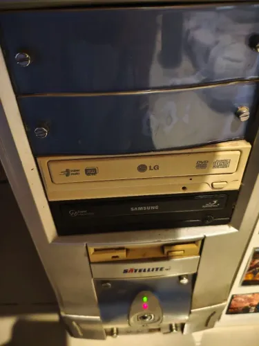 Processador Intel(R)Core(TM)i3 CPU. 560@3.33GHz<br>RAM instalada 6,00 GB<br>Placa GeForce GT730