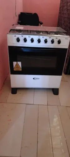 Vende-se fogão 6 Bocas,perfeito estado,único defeito um fio do forno 600$ ou 500 se retira
