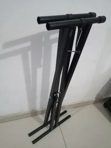 Pedestal para teclado 