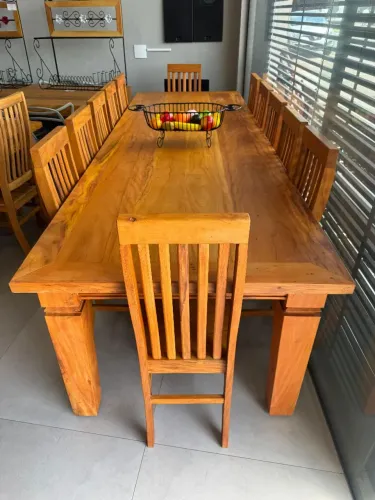 Jogo de mesa 12 cadeiras em Peroba rosa 