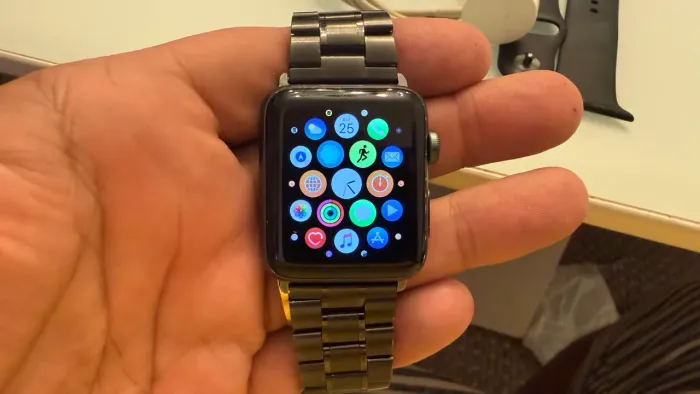 Apple Watch 2 com 2 pulseiras (silicone e metal)