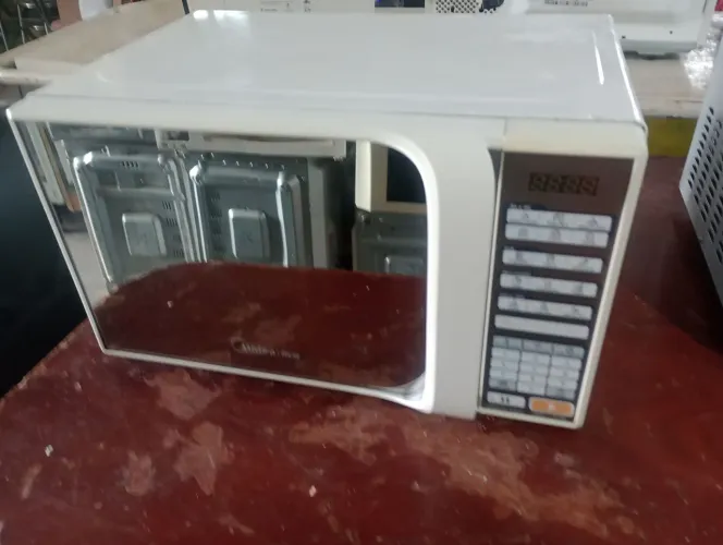 Microondas Midea 20 lts espelhado