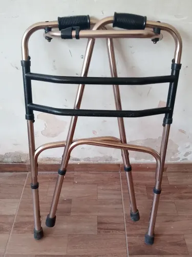 Andador articulado em alumínio!!!