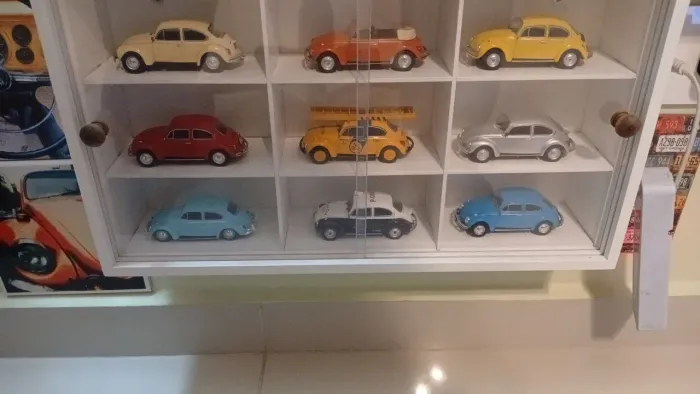 Coleção de fuscas 1:43 (expositor incluso)