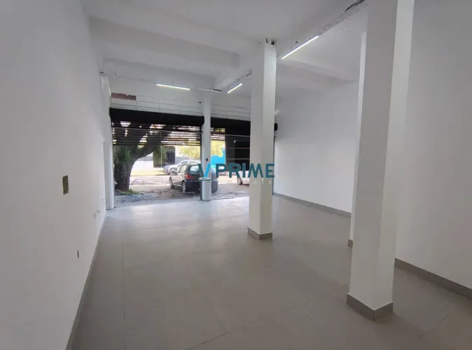 Vende-se loja com 100 m² - Floresta