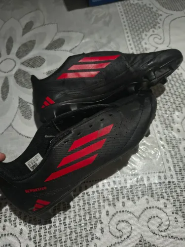 Chuteira campo Adidas número  42 em ótimo estado. 