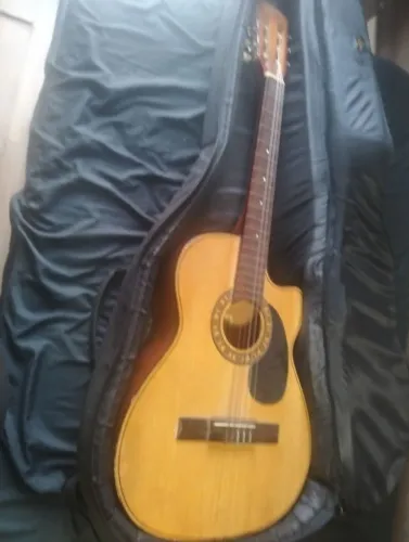 Violão nunca utilizado