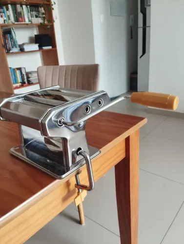 Máquina de macarrão em aço inox - Hércules - pouquíssimo uso