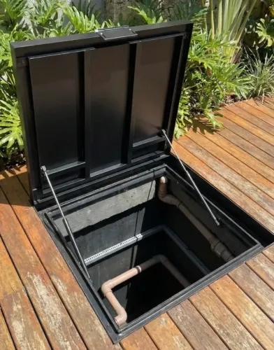 Tampa Oculta para Casa de Máquinas Preta - Puxador Oculto e Pistão de Amortecimento