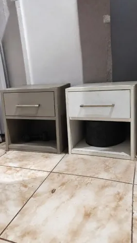2 mesinhas de cabeceira de cama MDF