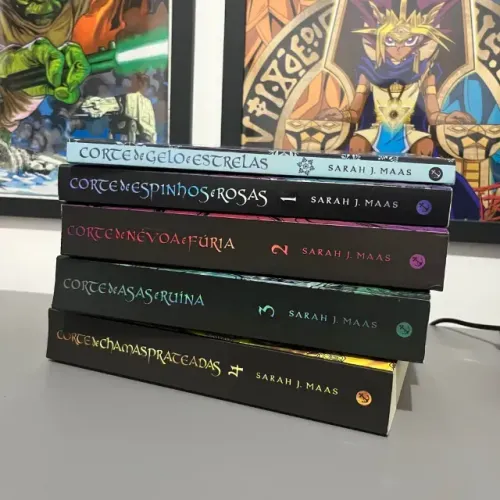 Livros Corte de espinhos e rosas